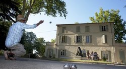 Partie de pétanque, Cabannes